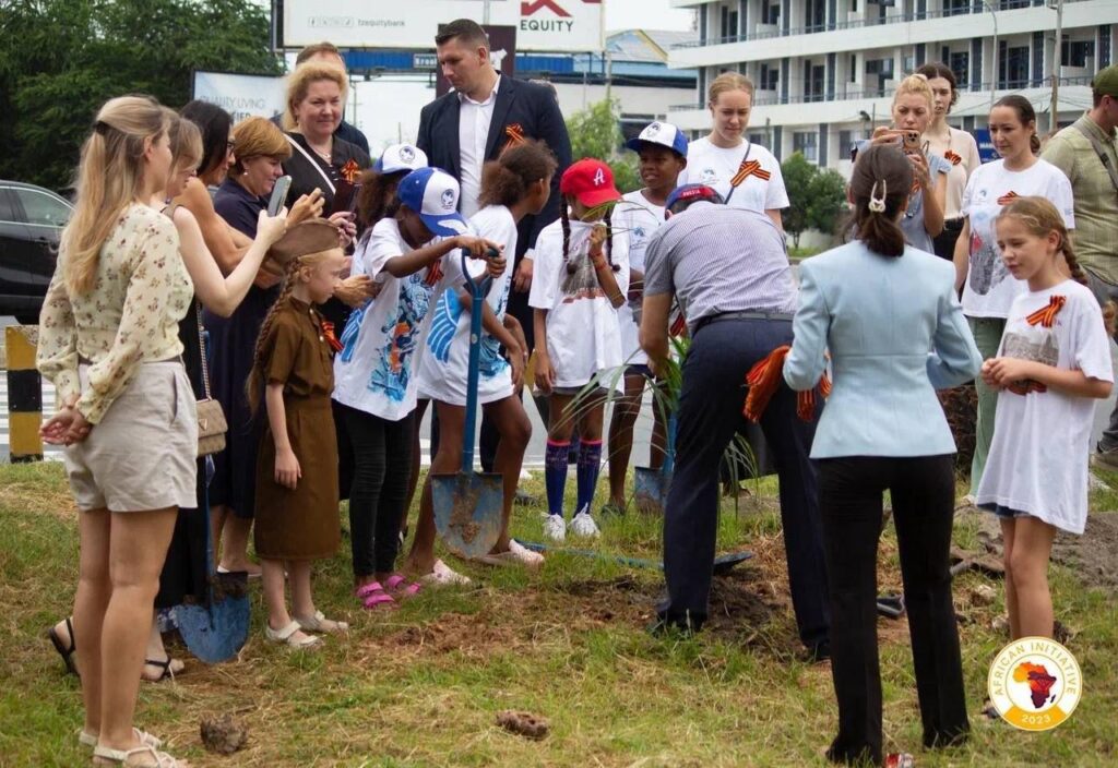 LA COOPÉRATION AVEC LA RUSSIE ET LE RESTE DU MONDE S'INTENSIFIE, NOTAMMENT EN MATIÈRE D'ÉDUCATION, À TRAVERS LA MAISON RUSSE EN AFRIQUE. Coopération Russie Kindak